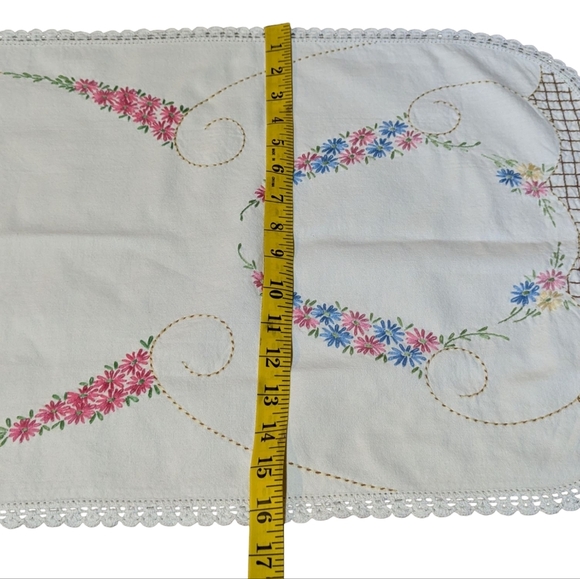 Vtg Dresser Scarf Hand Embroidered Flowers Crochet Edge Table Runner 39x16" - Picture 5 of 6